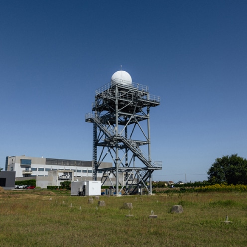 マルチパラメータ・フェーズドアレイ気象レーダー