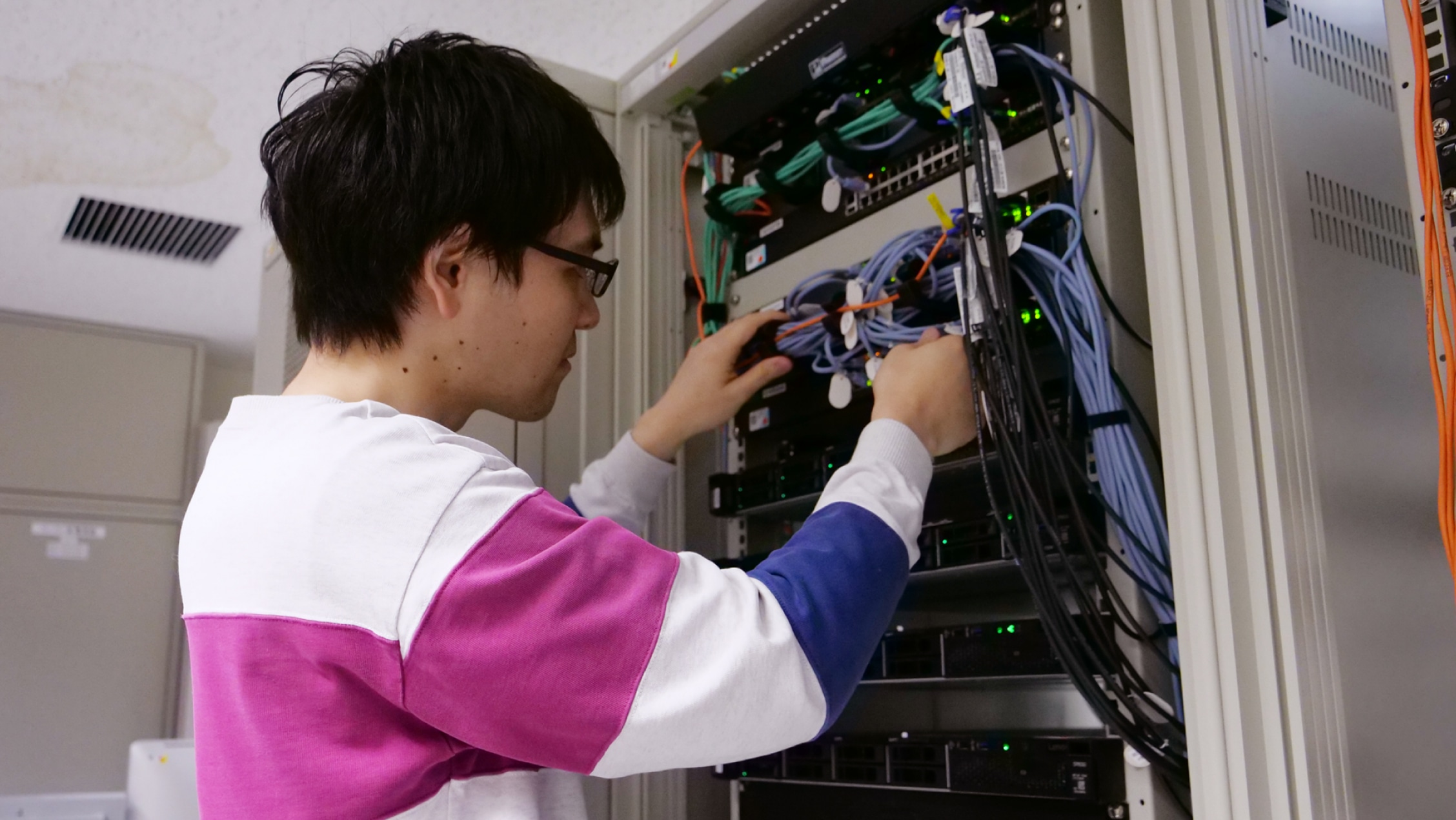 NICT 研究技術職 岡本 慶大