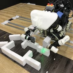 可搬型光通信地上局双腕ロボットによる安定遠隔操作の通信制御実験