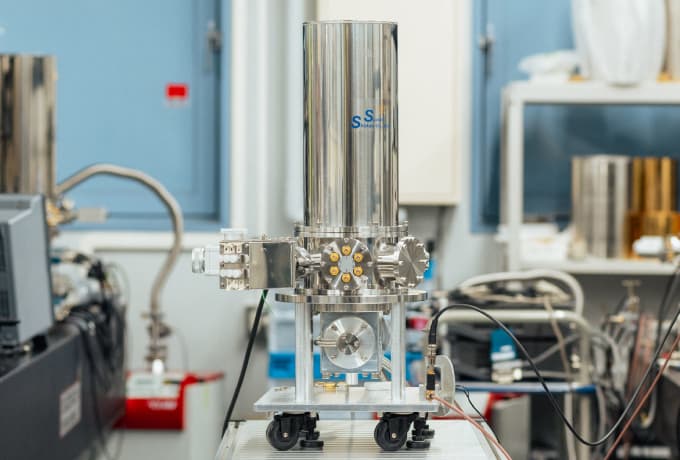 超伝導ナノワイア単一光子検出器システム