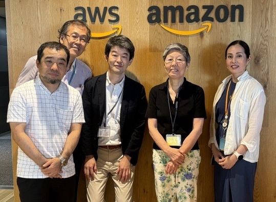 The representatives from the Public Sector Headquarter, AWS Japan Secretary General Harayama, Tokyo ESC