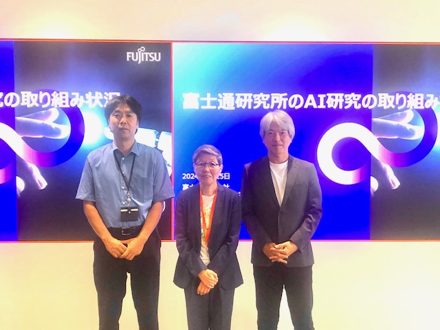 Right: Dr. Okamoto, Corporate Executive Officer, Executive Vice President, Head of Fujitsu Research Center: Secretary General Harayama, Tokyo ESC Left: Mr. Sonoda, Head of Artificial Intelligence Laboratory, Fujitsu Research