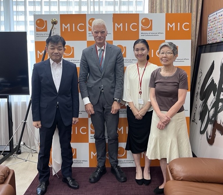 左から　今川拓郎 総務審議官（総務省）、アンドレアス・シュライヒャー 局長（OECD教育・スキル局）、田熊美保 シニア政策アナリスト（OECD教育・スキル局）、原山優子 センター長（東京センター）