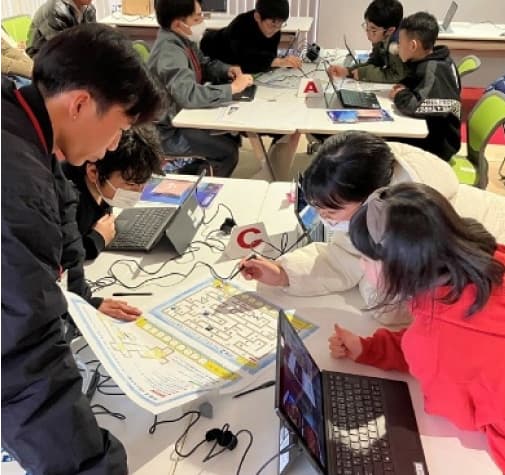 大型電波暗室の室内画像